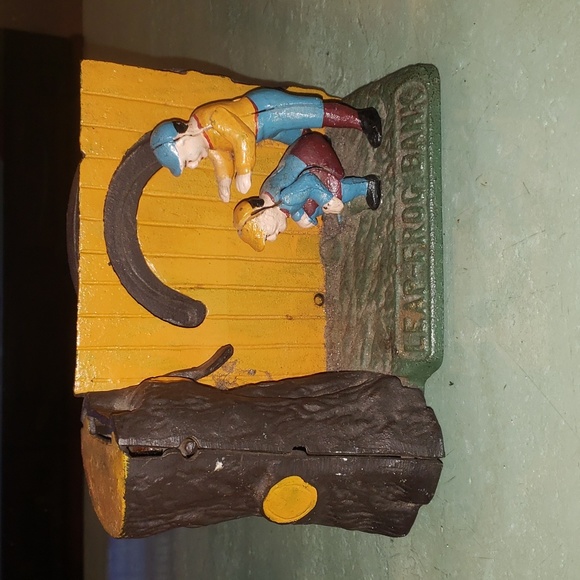 Metal piggy bank - Picture 1 of 4